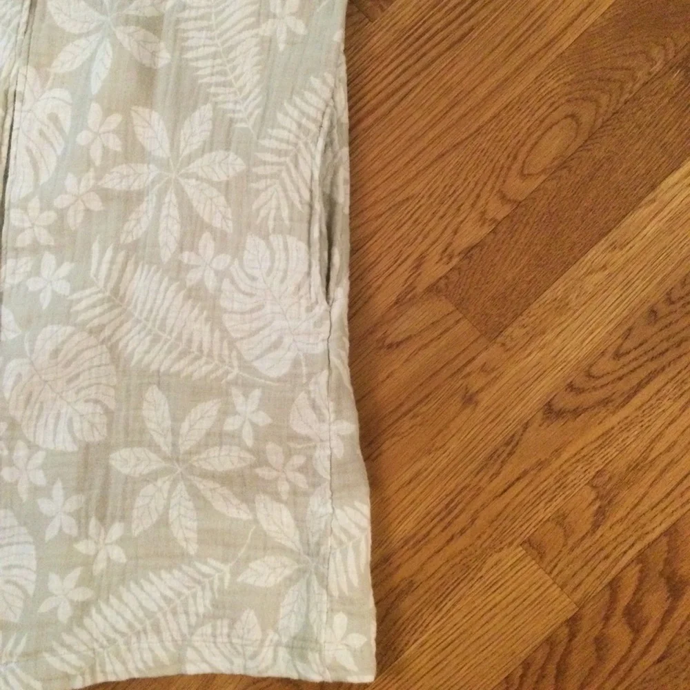 Tahari- Beautiful Long Linen Blazer with Open front. Size M - Picture 6 of 12